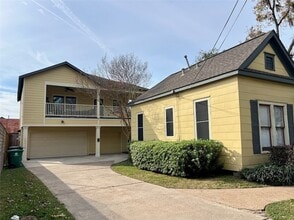 Building Photo - 1021 Louise St