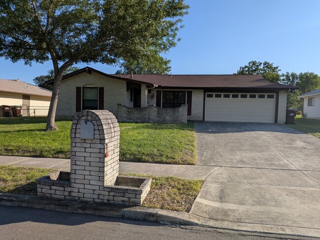 Building Photo - 6618 Cloverbend St