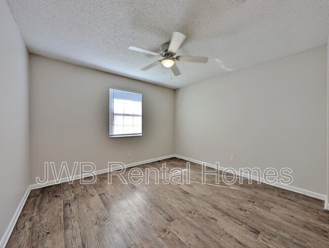 Building Photo - 8665 Buttercup St