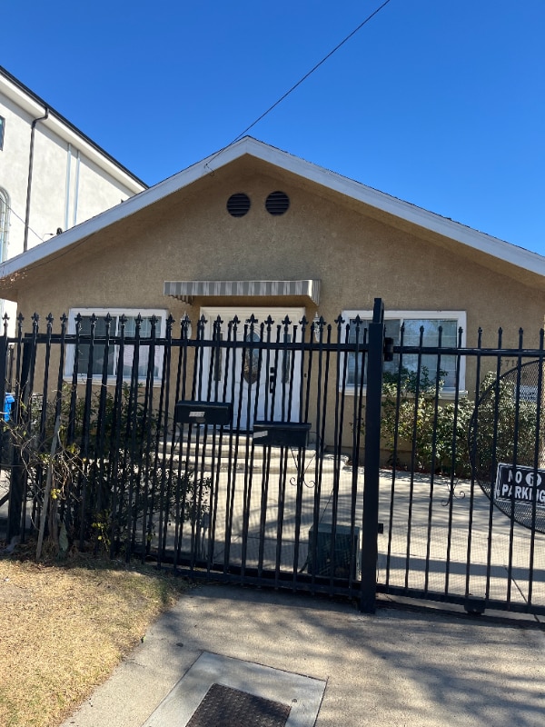 Building Photo - 6718 Simpson Ave