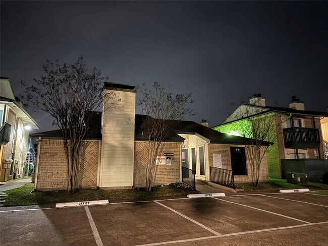 Foto del edificio - 250 El Dorado Blvd