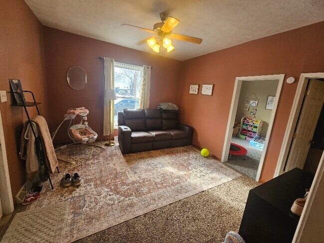 Building Photo - 307 W Clem St