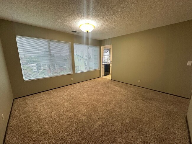 Foto del edificio - Three bedroom Clearview Circle Condo!