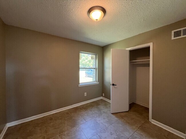 Foto del edificio - Renovated 3 Bedroom 1 Bath Home for Rent! Coming Available by July 1st!