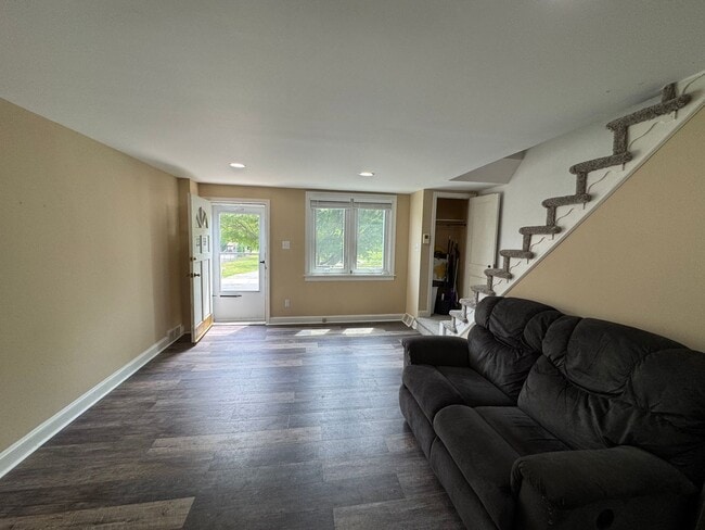 Building Photo - Newly Renovated 3-Bedroom Townhome in Drex...