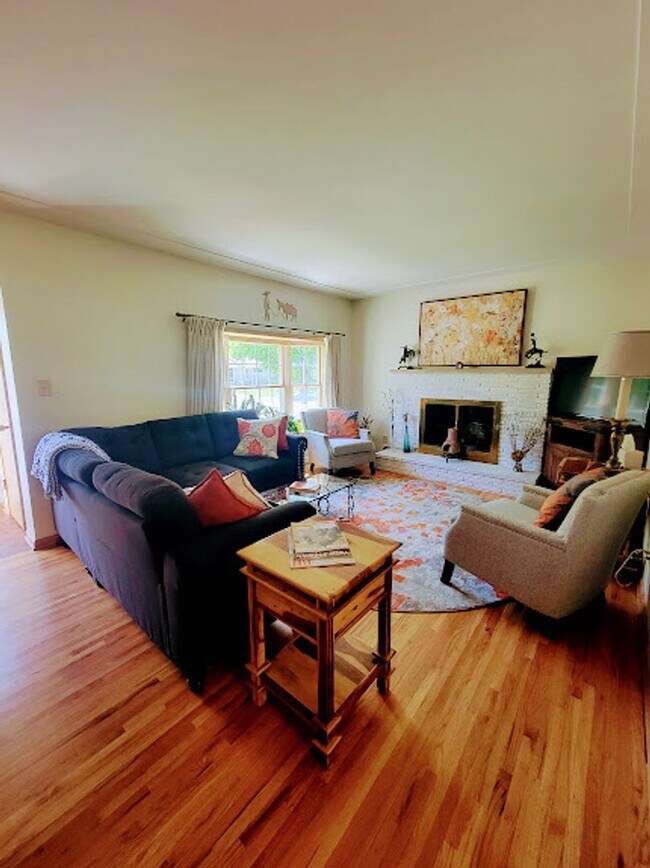 Foto del edificio - Charming Saint Paul Home in Highland Park!