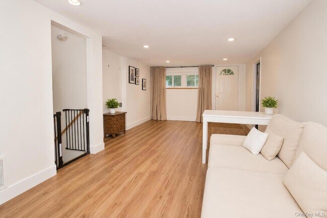 Foto del edificio - 51 Whitman Ave