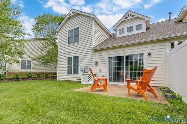Foto del edificio - 5442 Fuller Dr