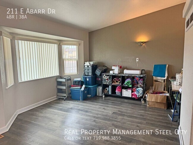 Building Photo - 4 Bed 3 Bath Dream Home