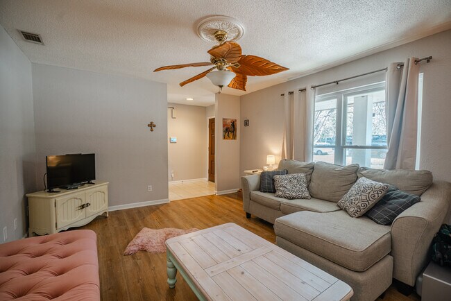 Foto del edificio - 615 Olmstead Dr