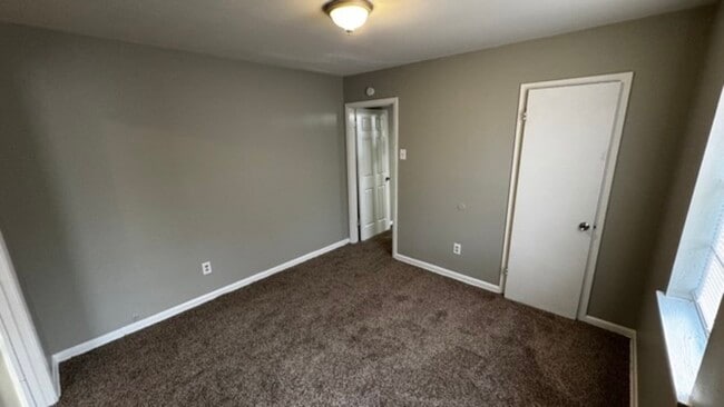 Building Photo - 832 Whitford Pl