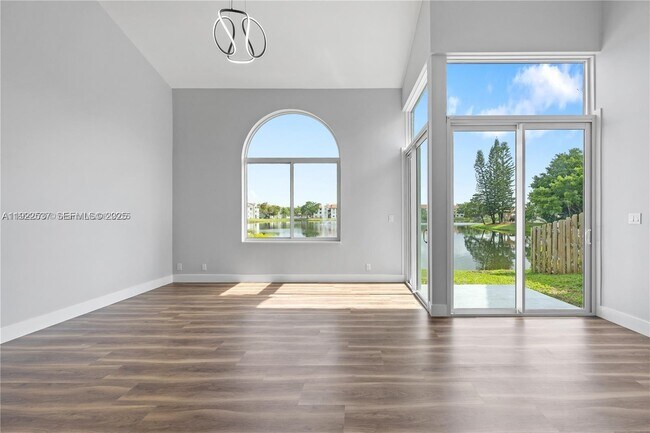 Foto del edificio - 3835 Lombardy St