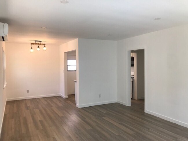 Building Photo - 6932-6934 Agnes Avenue