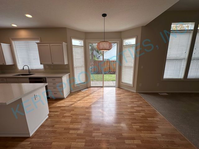 Building Photo - Charming Clackamas Retreat: Spacious 3-Bed...