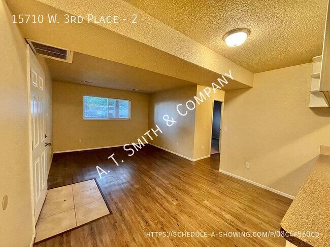 Building Photo - Golden 2 Bedroom Apt. With Storage And Off...
