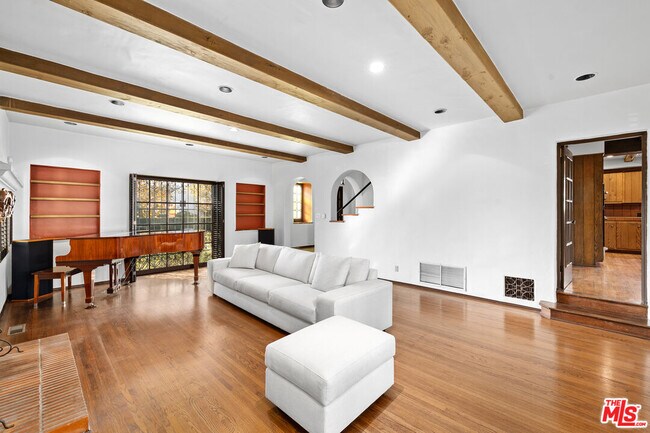 Foto del edificio - 200 S Anita Ave