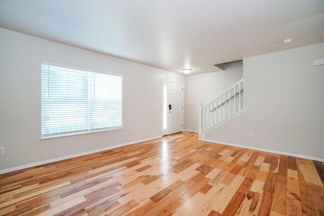 Foto del edificio - 180 Cherry Tree Ln