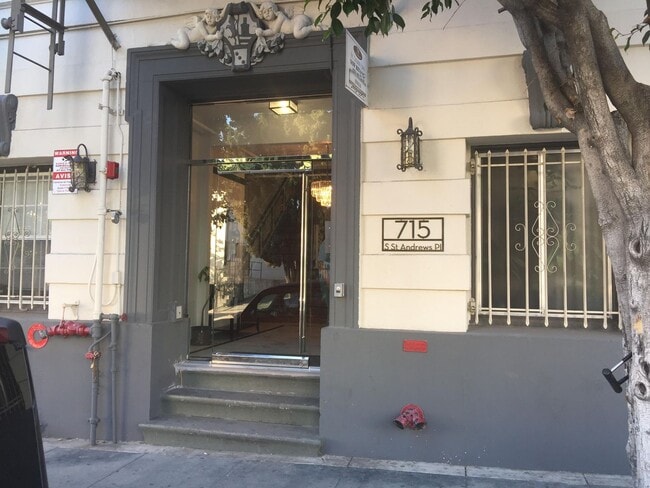 Building Photo - Saint Andrews Place