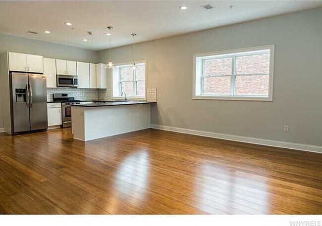 Building Photo - 220 Franklin St