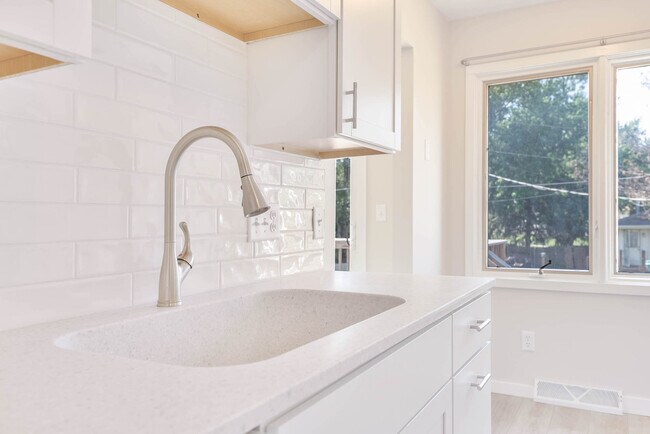 Stone Countertops - 10725 Browne St