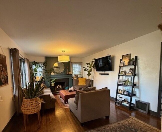 Foto del edificio - Beautiful 4 Bedroom Home