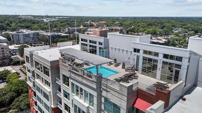 Foto del edificio - Modern 1-Bedroom with Downtown Raleigh Skyline Views