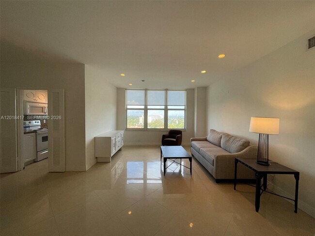 Foto del edificio - 4747 Collins Ave