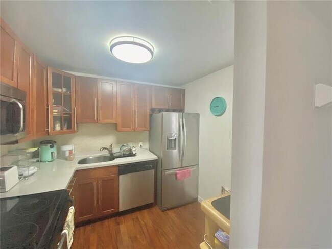 Building Photo - 20400 W Country Club Dr
