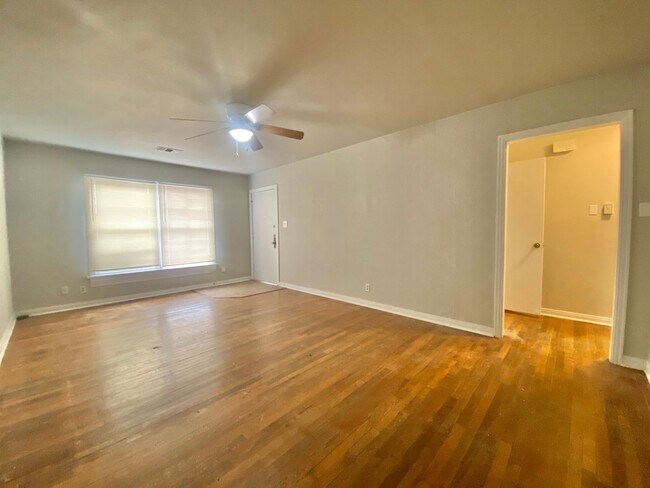 Foto del edificio - 2420 33rd St