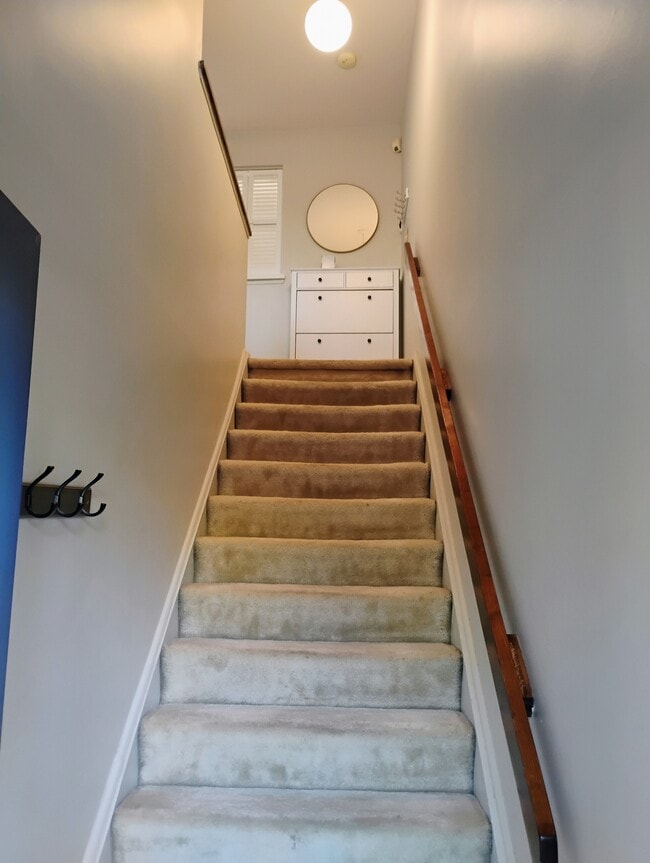 Foto del edificio - 1465 E Putnam Ave