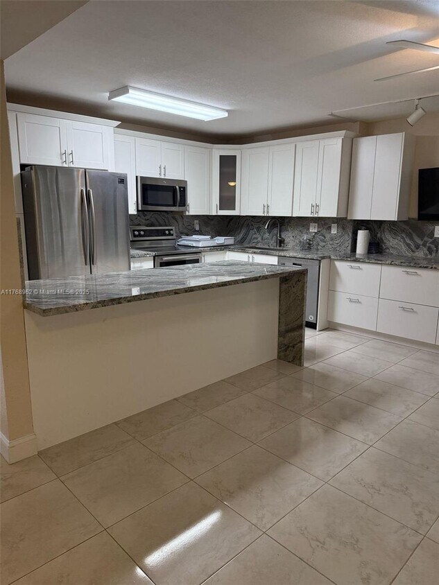 Foto principal - 20381 NE 30th Ave