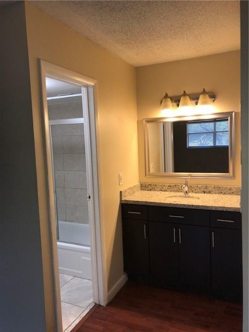 Foto del edificio - 6361 N Falls Cir Dr