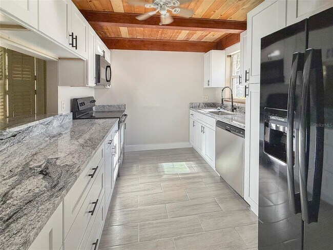 Foto del edificio - 4958 Village Garden Dr