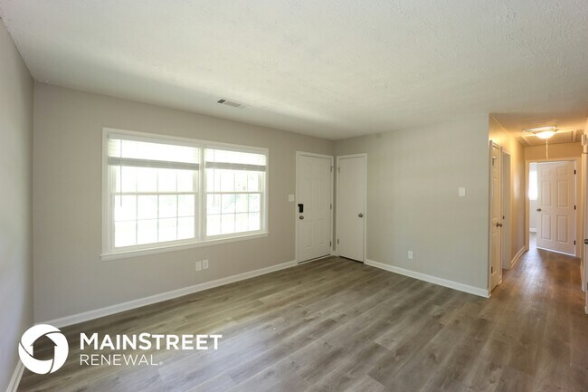 Foto del edificio - 8143 Huntington Dr