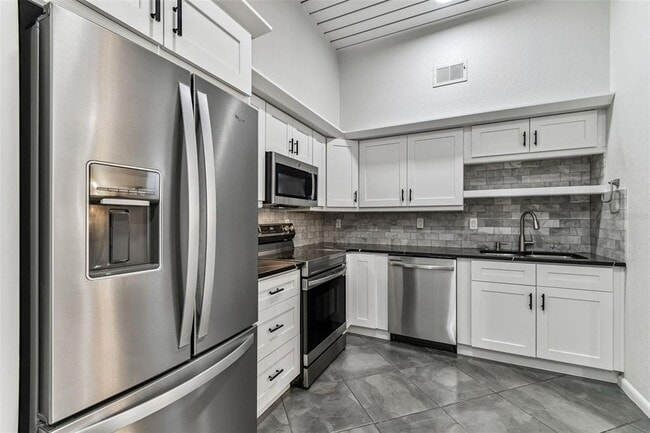 Foto del edificio - 2421 W Horatio St