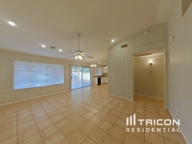 Building Photo - 1411 W Villa Theresa Dr