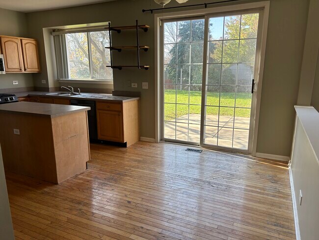 Kitchen table area - 104 Seton Creek Dr