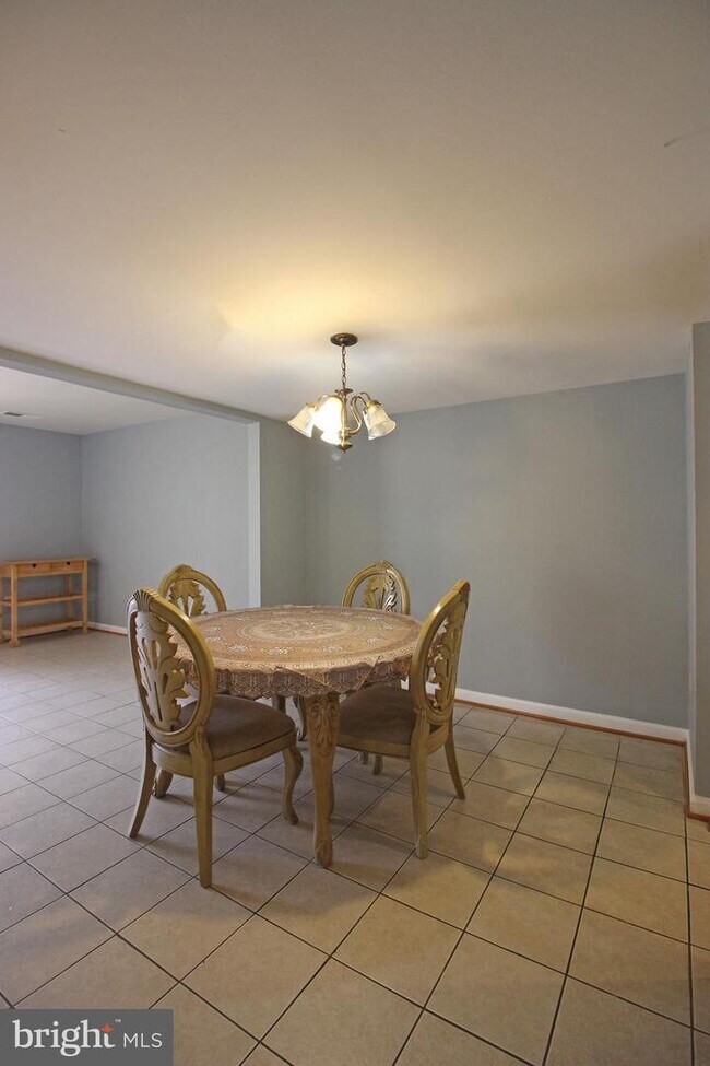 Building Photo - 7669 Somerset Ln