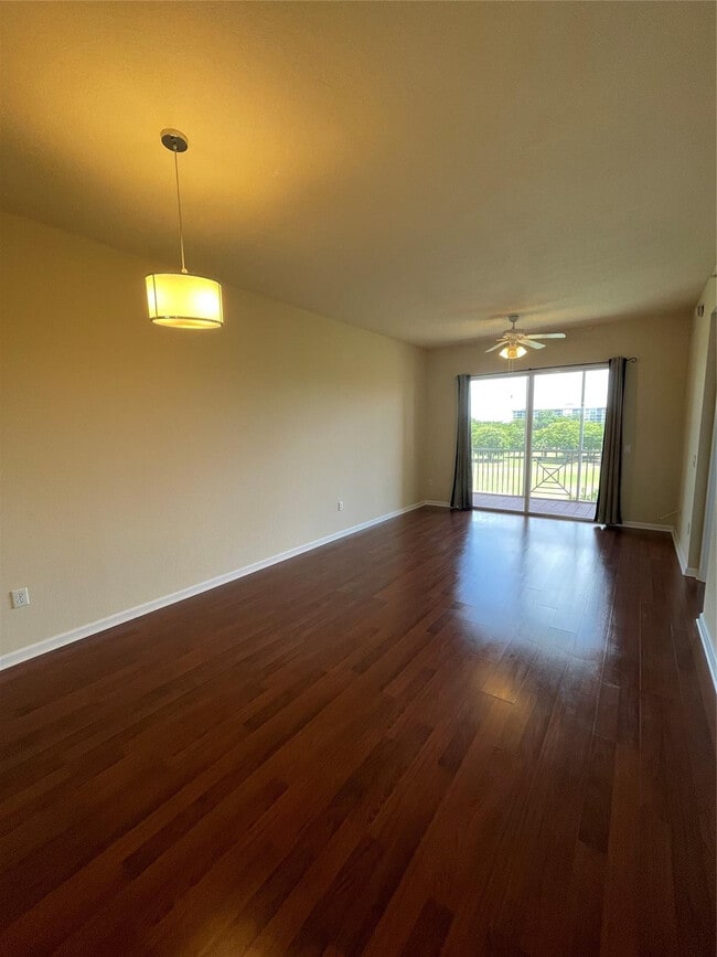 Building Photo - 3500 Oaks Clubhouse Dr