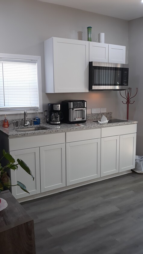 Kitchen - 148 Holiday Ave NE