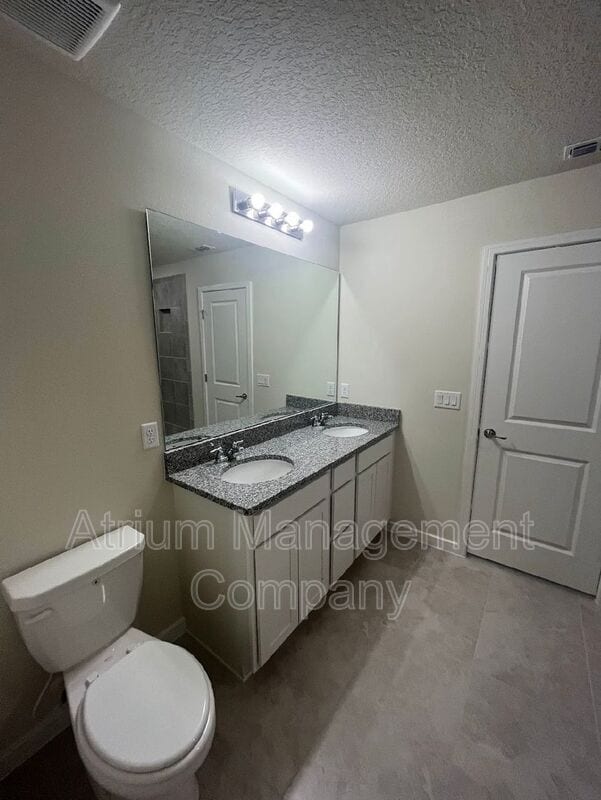 Building Photo - 3074 Green Park Dr