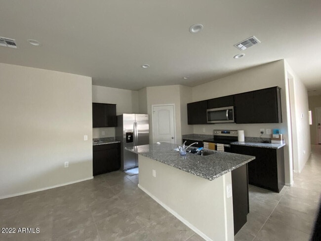 Building Photo - 35420 W San Alvarez Ave