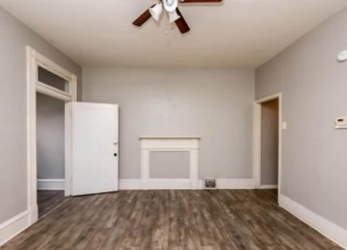 Huge Living Room - 312 N 10th St
