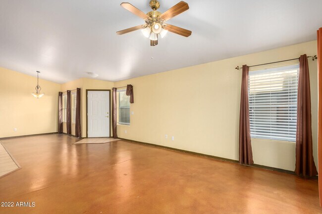 Foto del edificio - 525 N Val Vista Dr