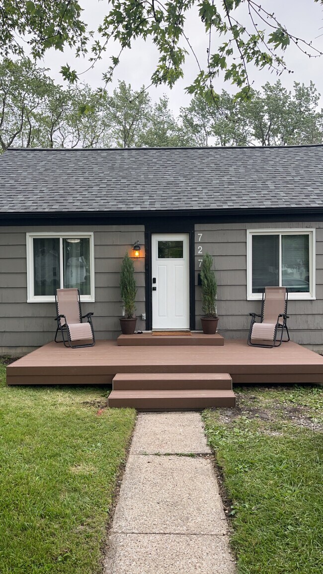 Cubierta delantera - 727 Madison St