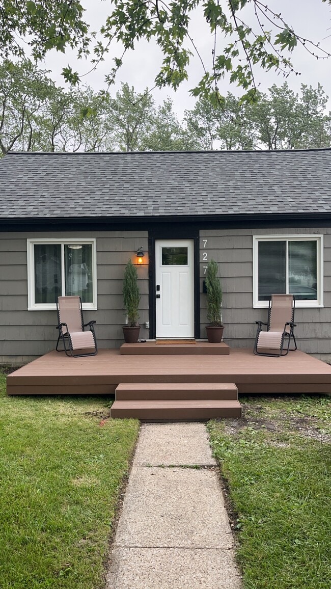 Front Deck - 727 Madison St
