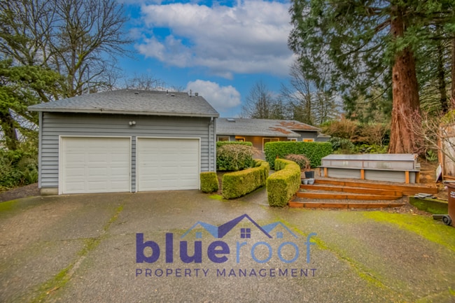 Building Photo - 8045 SW West Slope Dr