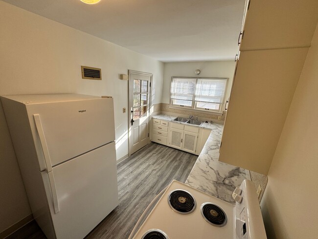 Building Photo - 2 Bed 1 Bath Duplex Unit in Central Manhattan