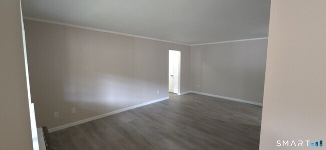 Foto del edificio - 125 Warner Hill Rd