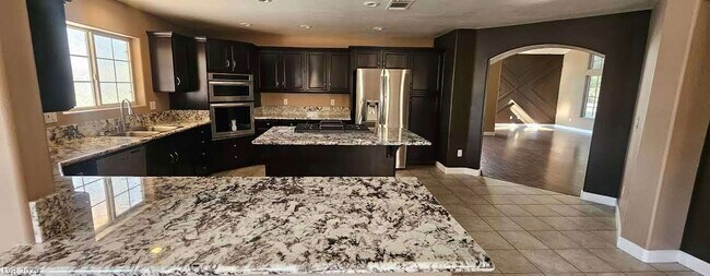 Building Photo - 5316 Bright Sun Ct